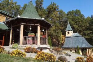 Sanctuarul Sf&acirc;nta Fecioară a Săracilor