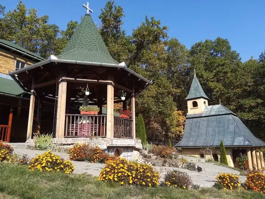 Sanctuarul Sf&acirc;nta Fecioară a Săracilor