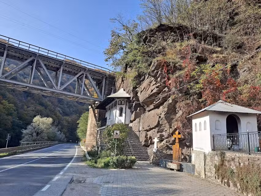 Schitul Piatra Scrisă