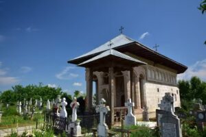 Schitul Turbaţi – Biserica Monument „Nașterea Maicii Domnului”