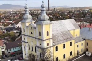 Szenth&aacute;roms&aacute;g-templom