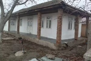 Troița Sfinții Mari &Icirc;mpărăți şi &icirc;ntocmai cu Apostolii, Constantin și mama sa, Elena