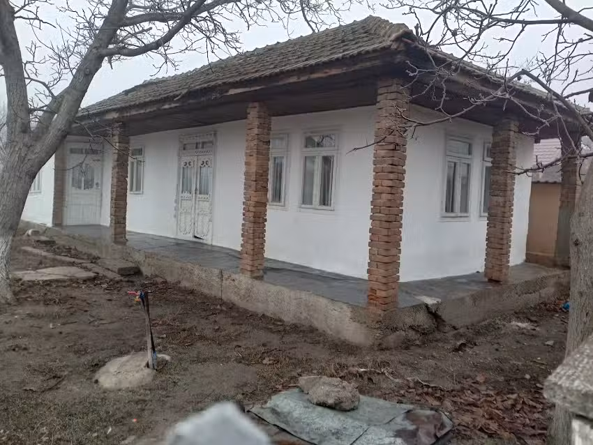 Troița Sfinții Mari &Icirc;mpărăți şi &icirc;ntocmai cu Apostolii, Constantin și mama sa, Elena