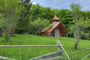 &Uuml;kny&eacute;di Szent Mih&aacute;ly k&aacute;polna