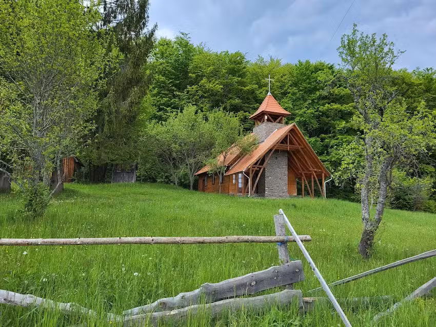 &Uuml;kny&eacute;di Szent Mih&aacute;ly k&aacute;polna